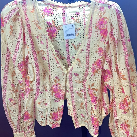 Cutest Free People Top - Picture 2 of 2